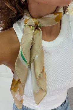 Aejuliska Scarf