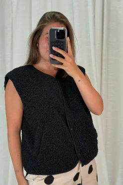 Aerebekka Vest