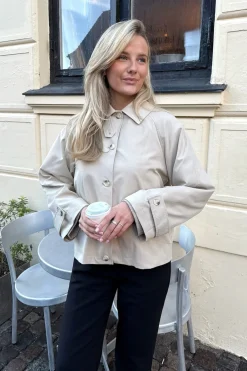 Avaic Short Trenchcoat A23824