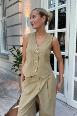 Celinaic Vest