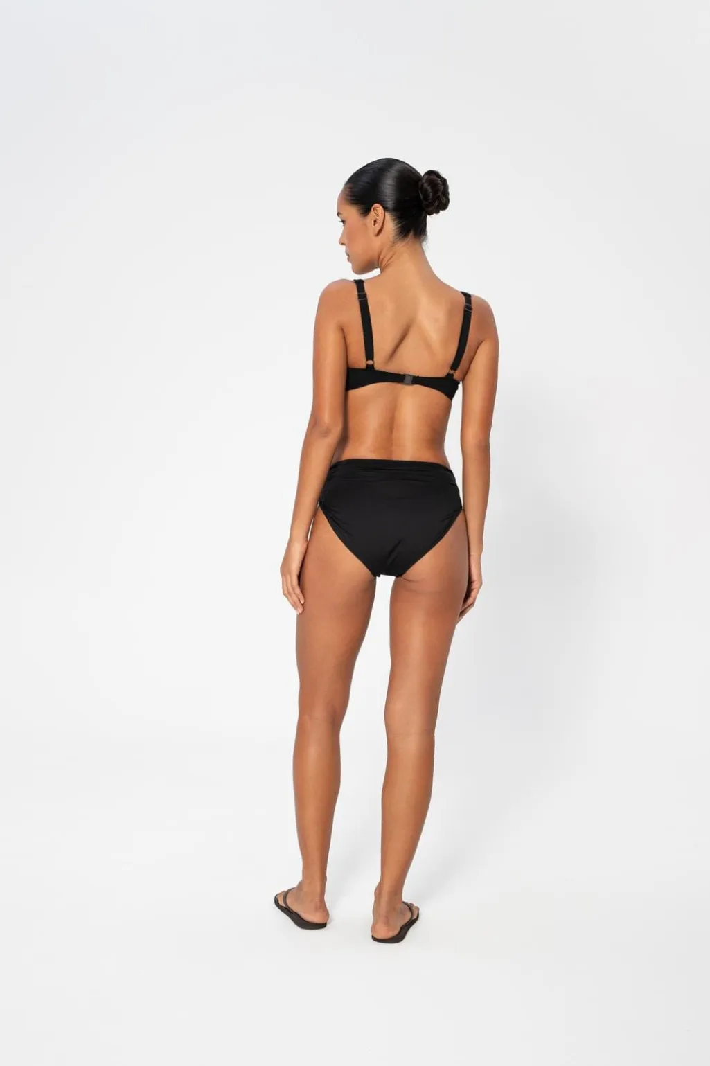 Dione Solid Bottom Bikini Bottom Pews2501