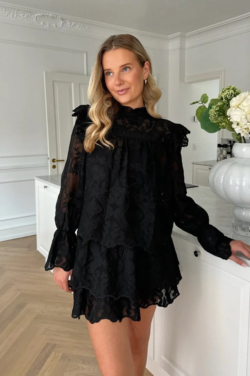 Ellinoric Lace Mini Skirt