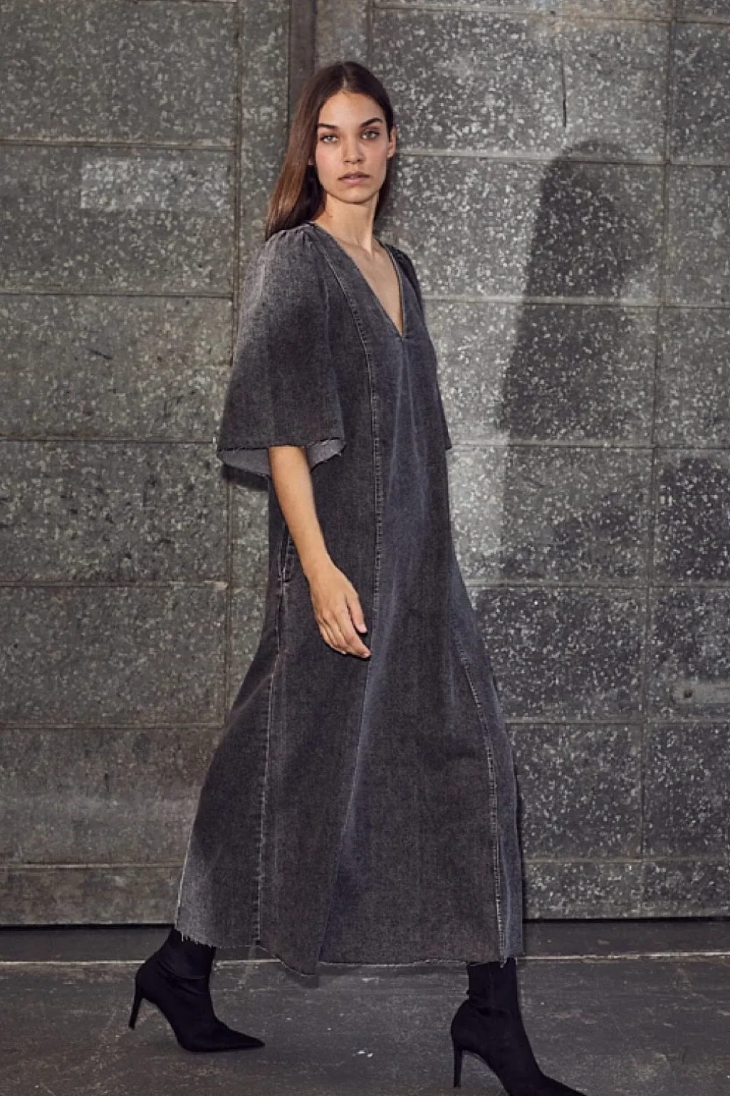 Hladenim Hem Dress Black HL10357