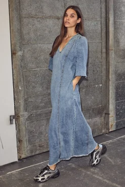 Hladenim Hem Dress HL10226