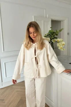 Karlaic Tie Top