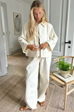 Karlaic Tie Top