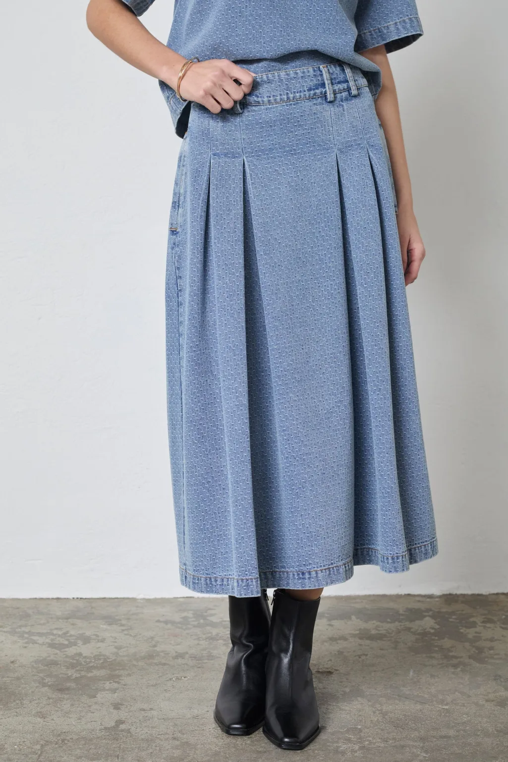 Lovacc Anya Pleat Skirt 44028