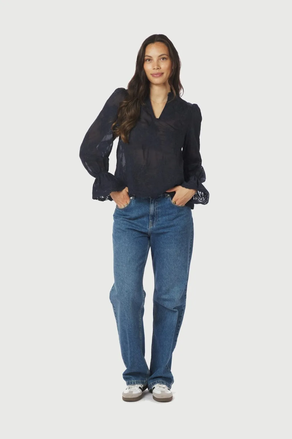 Nnamara Big Embroidery Blouse 163032