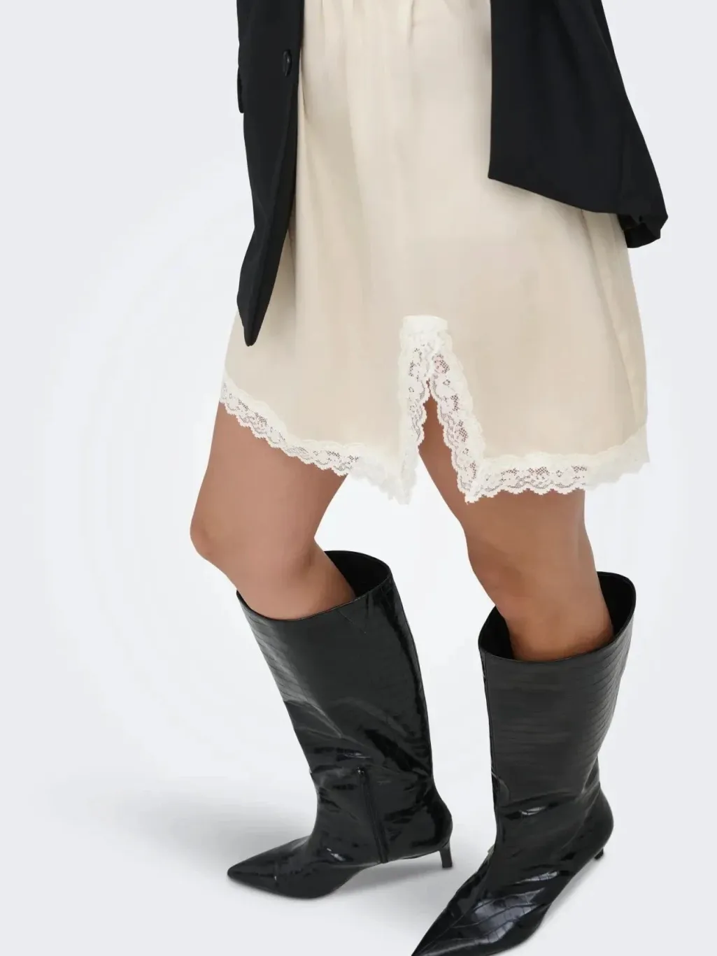 Onlmenus Lace Satin Short Skirt