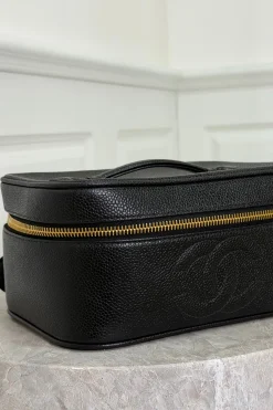 Vintage Chanel Kosmetiktaske – Sort Caviar & Guldhardware