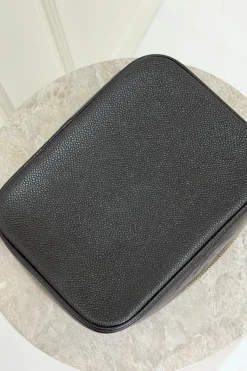 Vintage Chanel Kosmetiktaske – Sort Caviar & Guldhardware