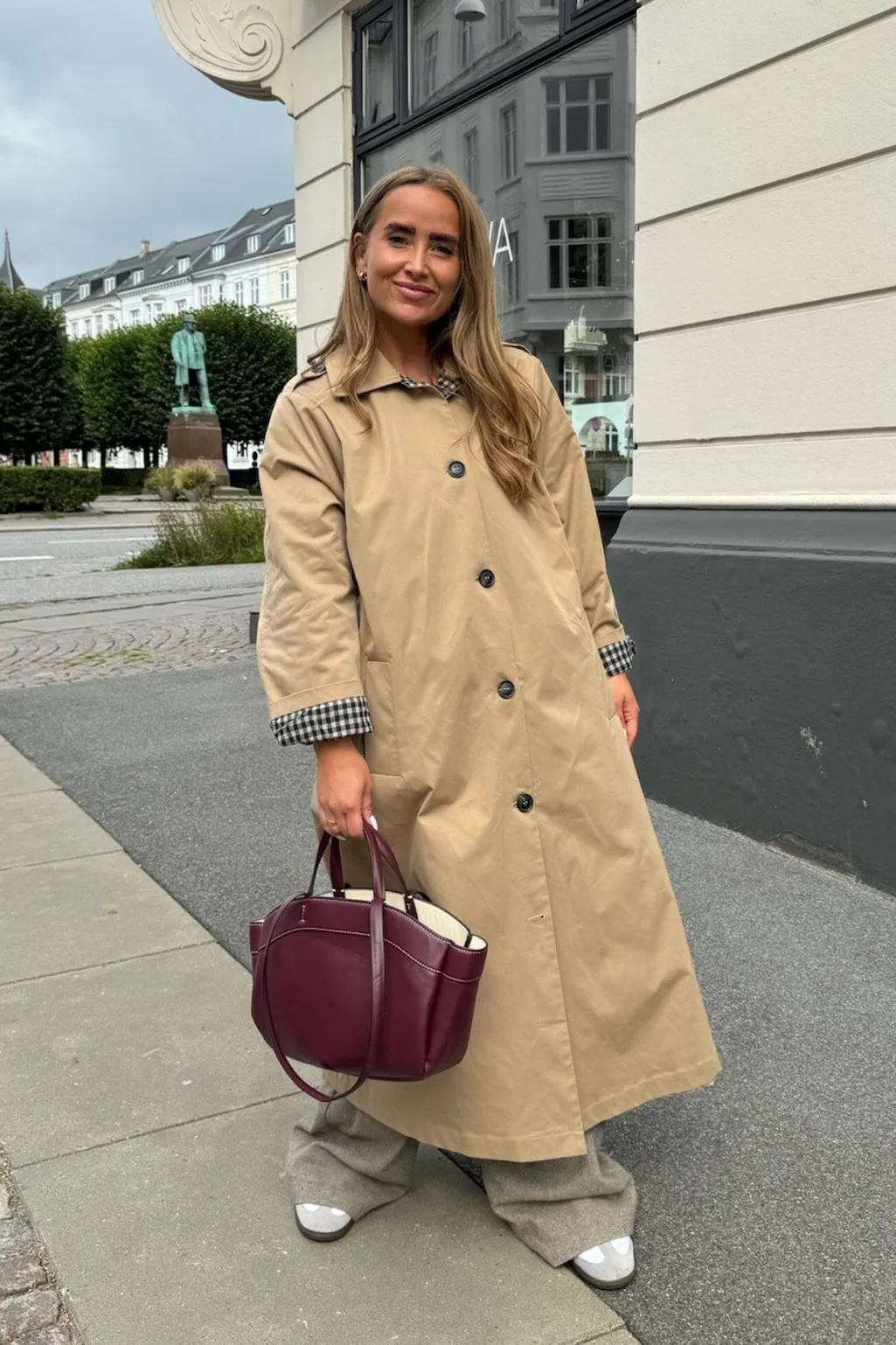 Violaic Trenchcoat