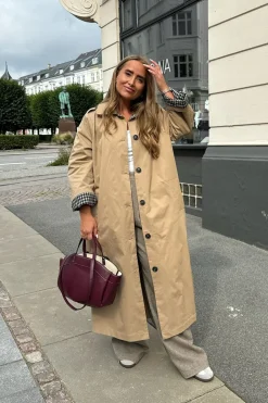 Violaic Trenchcoat